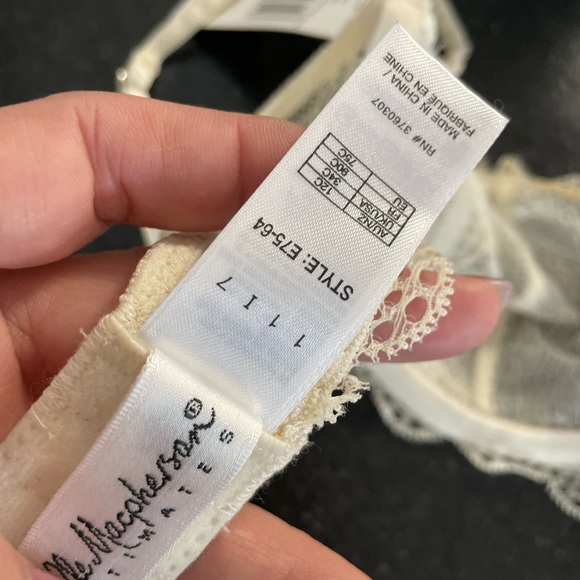 Lace Underwire Bra in Beige - Picture 7 of 8